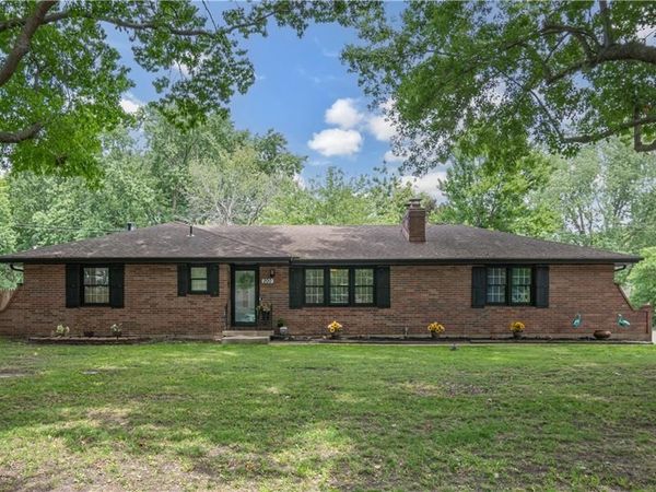 200 SW 20th Terrace, Oak Grove, MO 64075