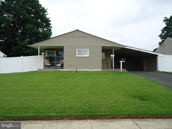 172 CRABTREE DRIVE, LEVITTOWN, PA 19055
