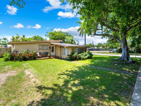 1300 S 20th Ave , Hollywood, FL 33020