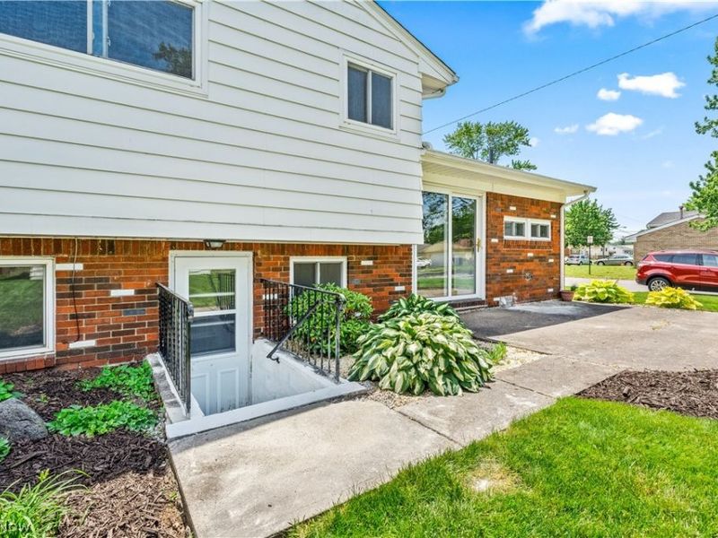 900 Wilder Avenue, Elyria, OH 44035 Photo 3