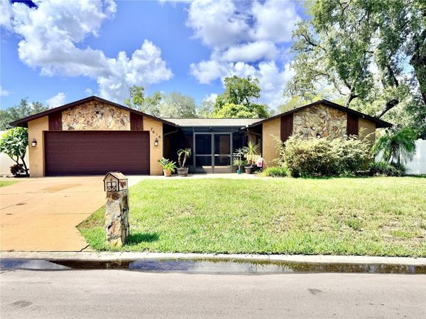 7616 LAUREL OAK COURT , PORT RICHEY, FL 34668