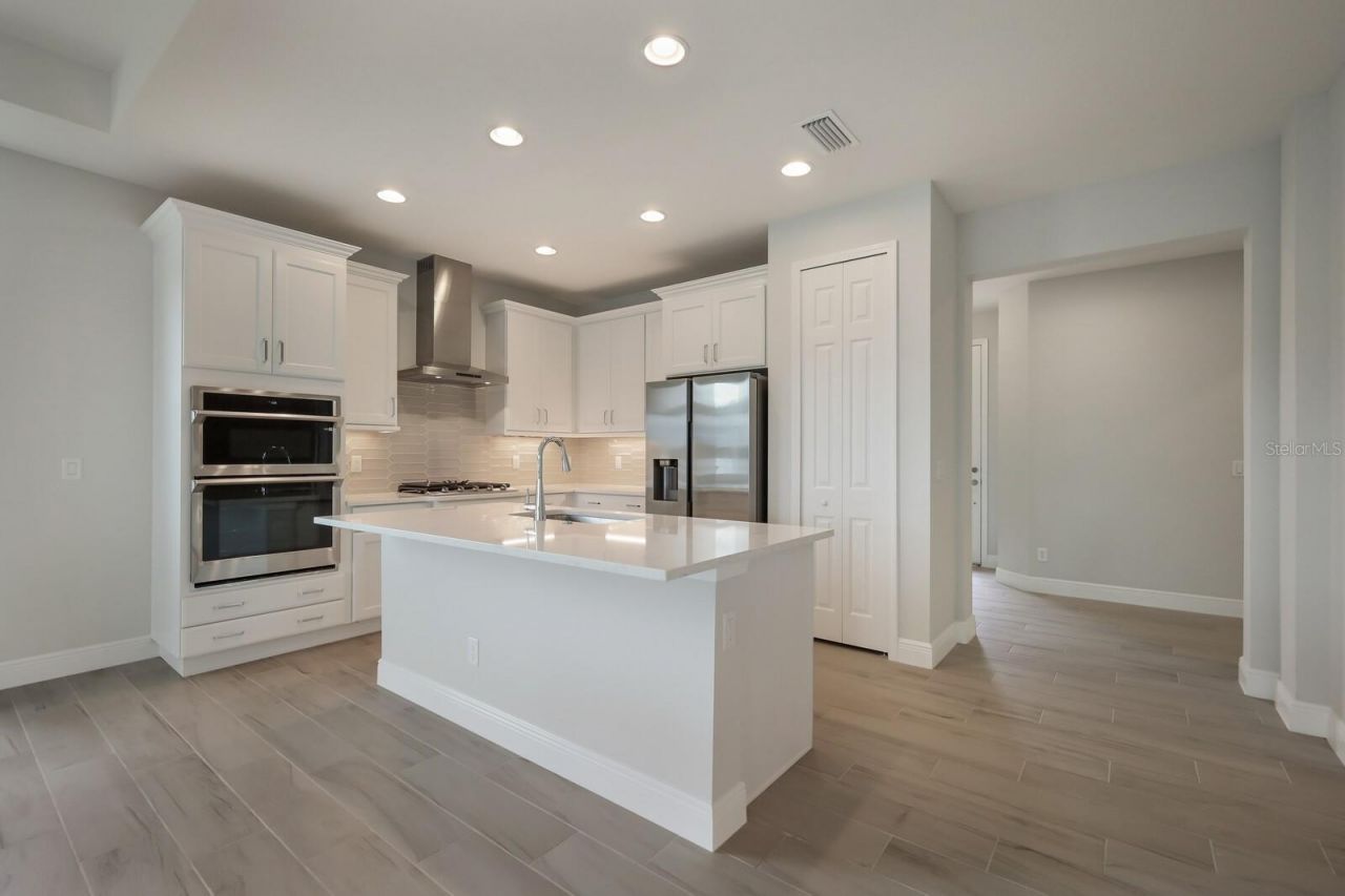 10748 Klee Avenue , Bradenton, FL 34212 Photo