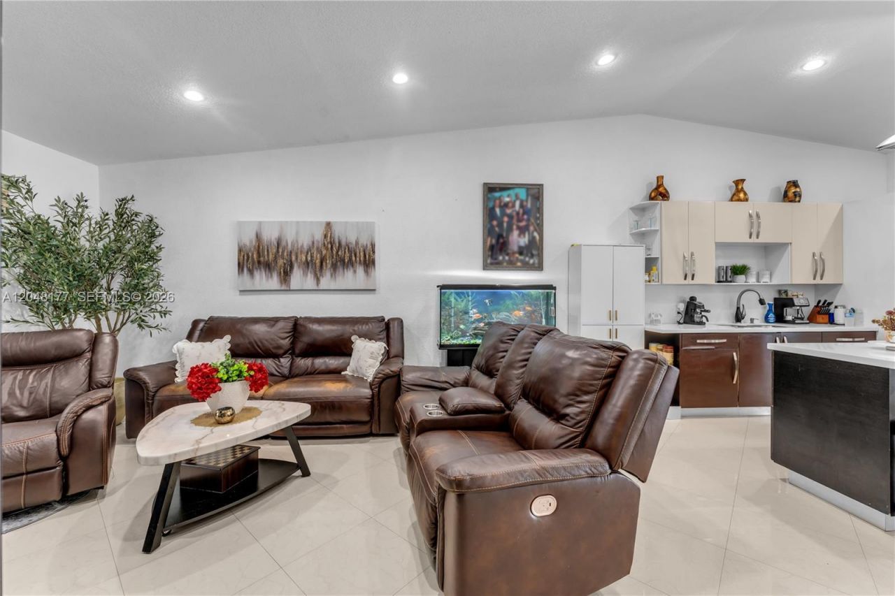 25808 SW 127th Ct Cir , Homestead, FL 33032 Photo