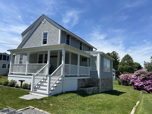 29 Bayview Ave, Unit 1, Dartmouth, MA 02748