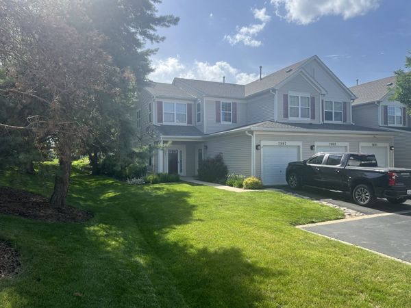 2889 FALLING WATERS Drive , Unit 2889, Lindenhurst, IL 60046