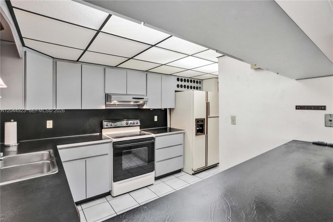 1050 SW 123rd Ave , Unit 2-15CI, Miami, FL 33184 Photo