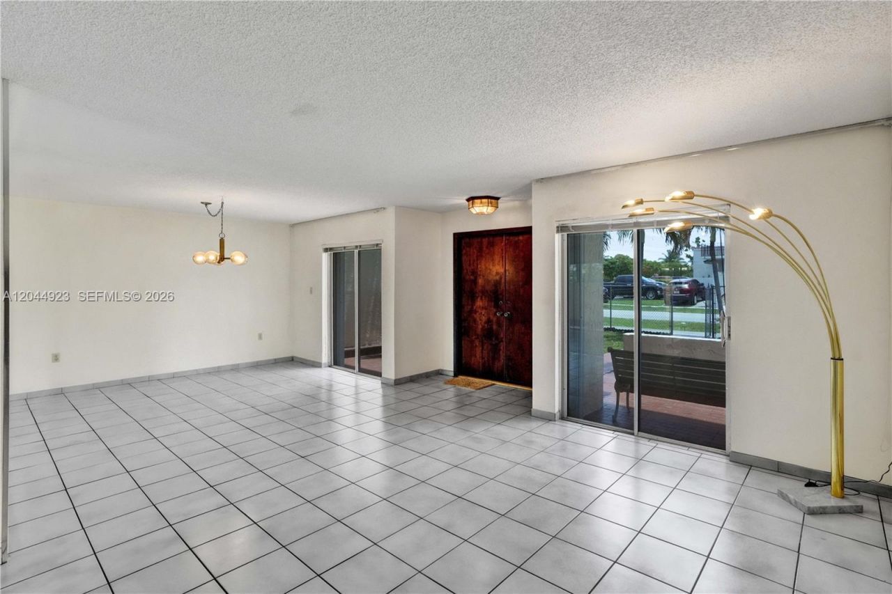 1050 SW 123rd Ave , Unit 2-15CI, Miami, FL 33184 Photo