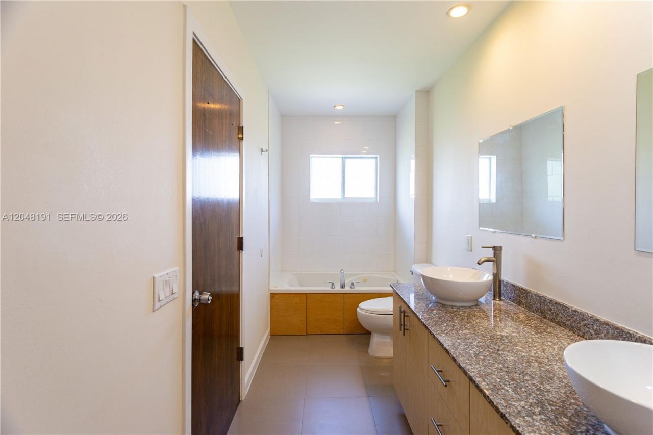 2782 SW 33rd Ave , Unit 2782, Miami, FL 33133 Photo