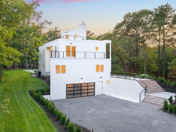 5 Bark Court, Wainscott, NY 11975