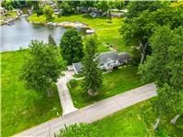 7436 Oak Bay Drive, White Lake, MI 48383