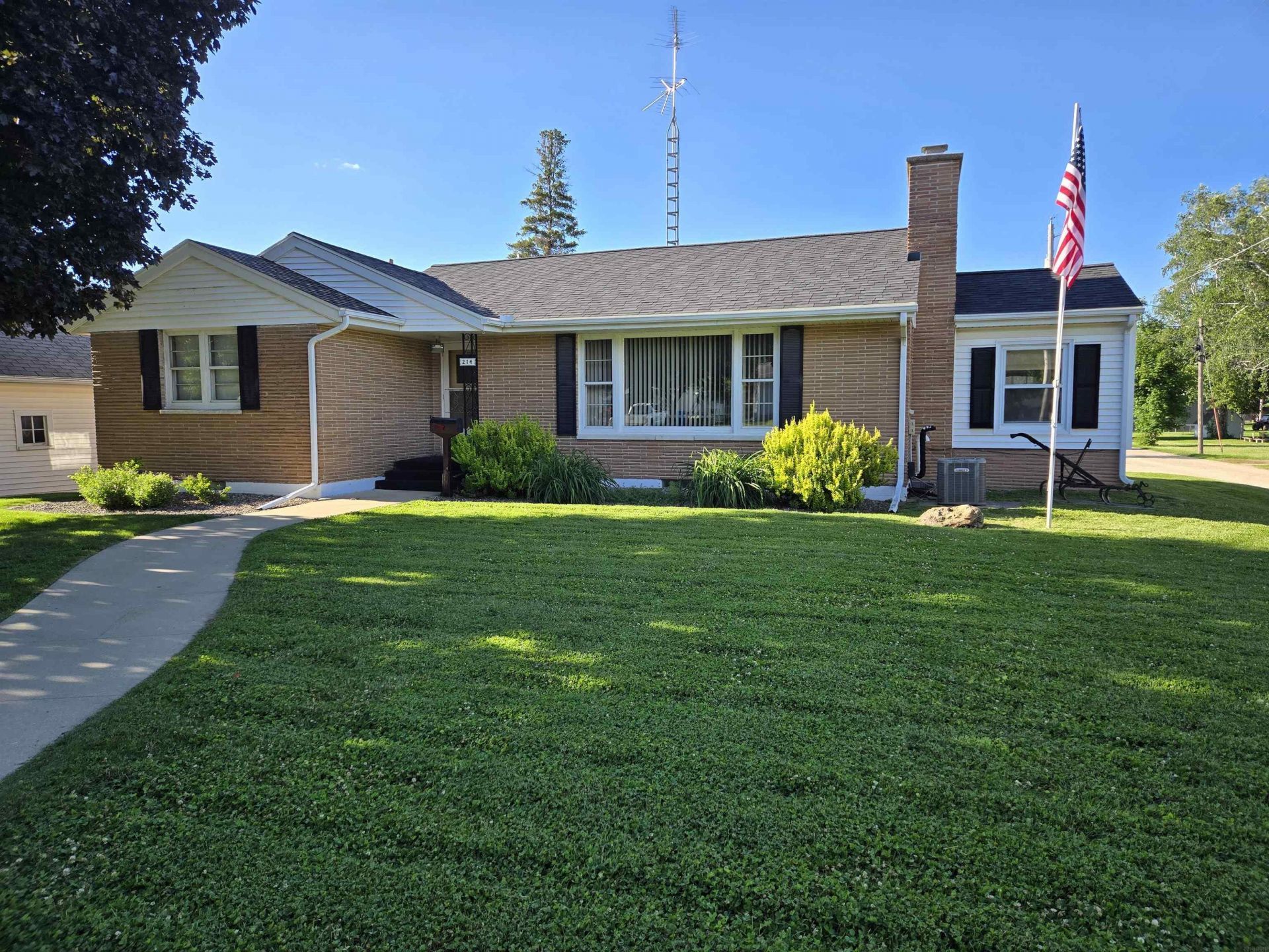 214 7th Ave E , Cresco, IA 52136 Main Photo