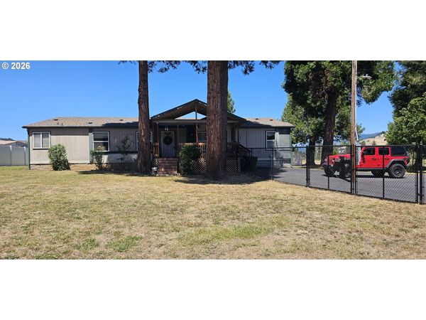 220 WILD RIVER DR, Roseburg, OR 97470