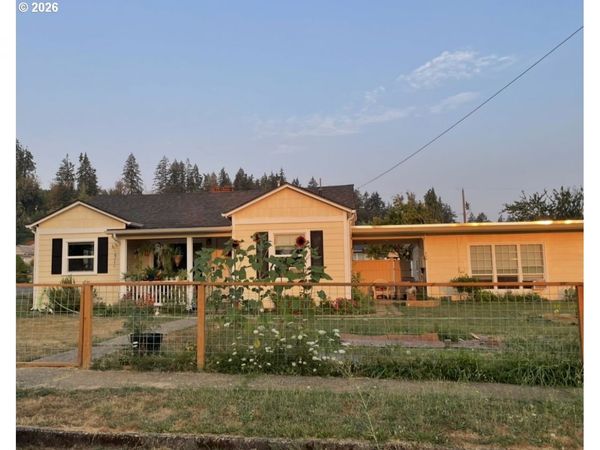 914 4TH AVE, Sweet Home, OR 97386