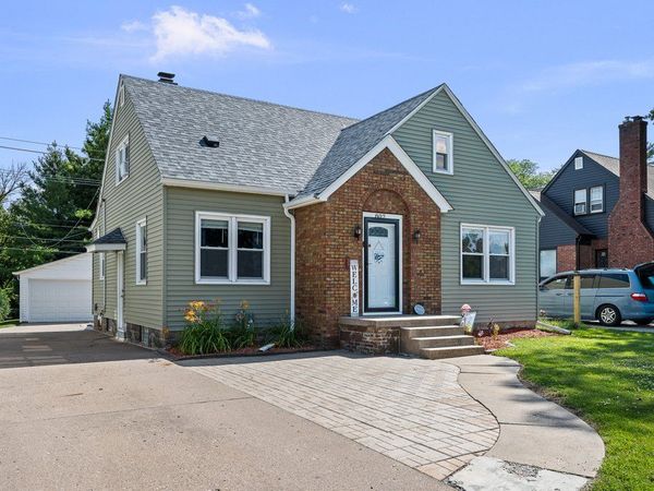 802 27th Avenue , Moline, IL 61265