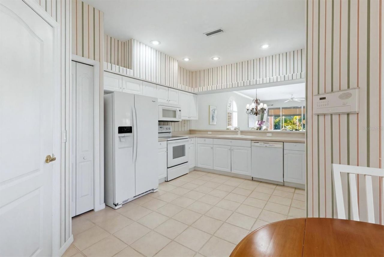 9402 Forest Hills Circle, Sarasota, FL 34238 Photo