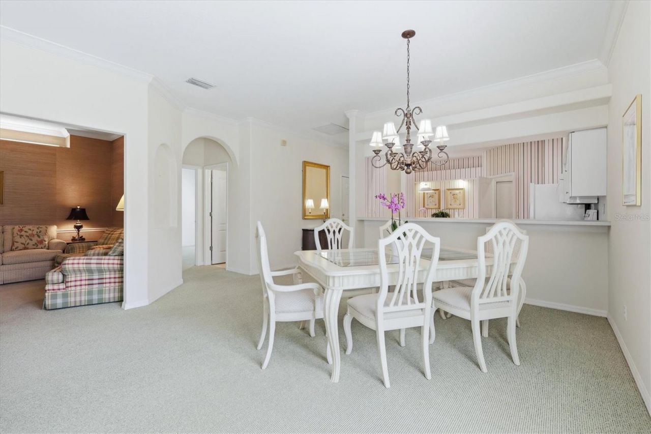 9402 Forest Hills Circle, Sarasota, FL 34238 Photo