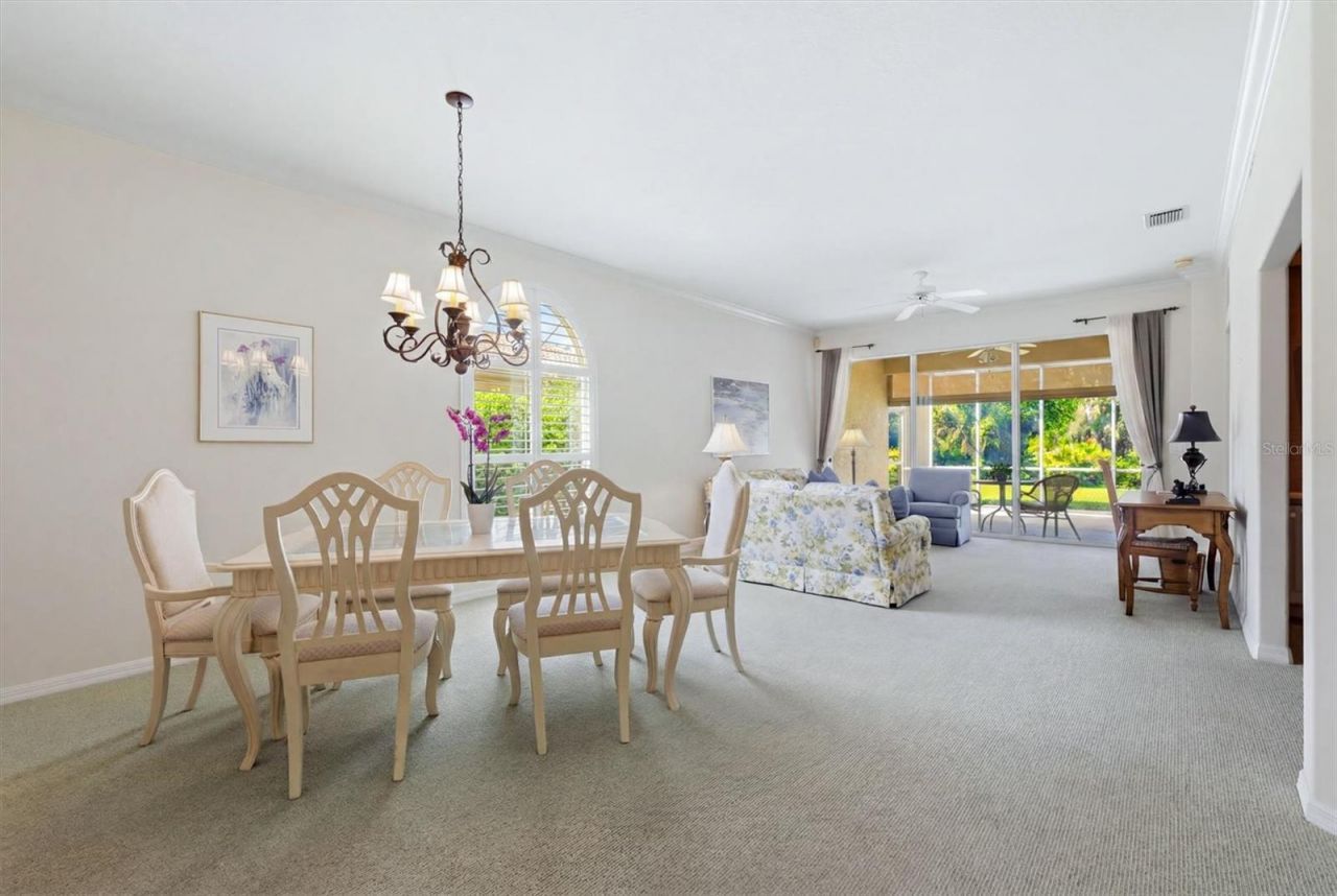 9402 Forest Hills Circle, Sarasota, FL 34238 Photo