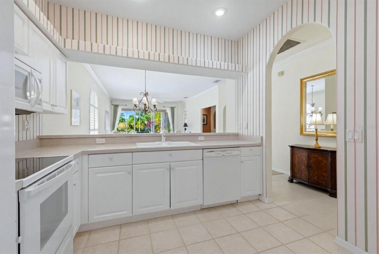 9402 Forest Hills Circle, Sarasota, FL 34238 Photo