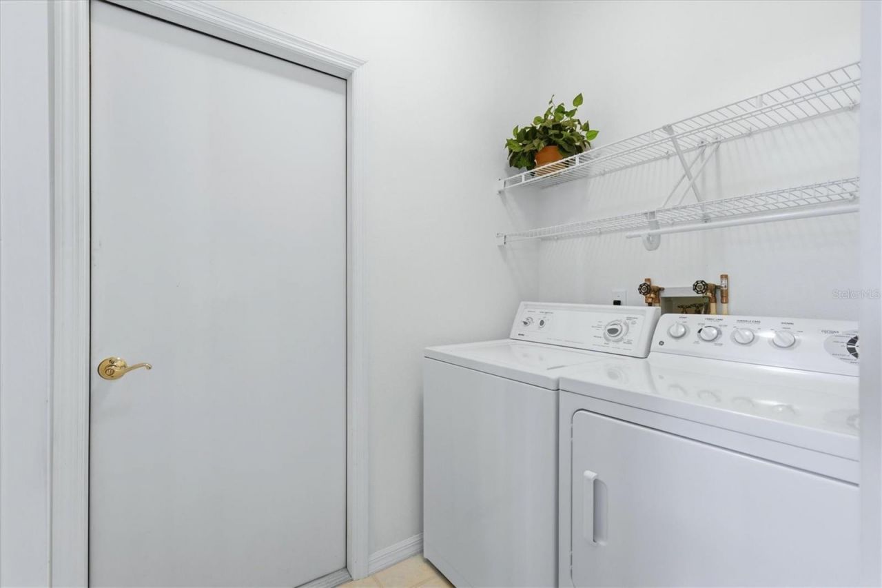 9402 Forest Hills Circle, Sarasota, FL 34238 Photo