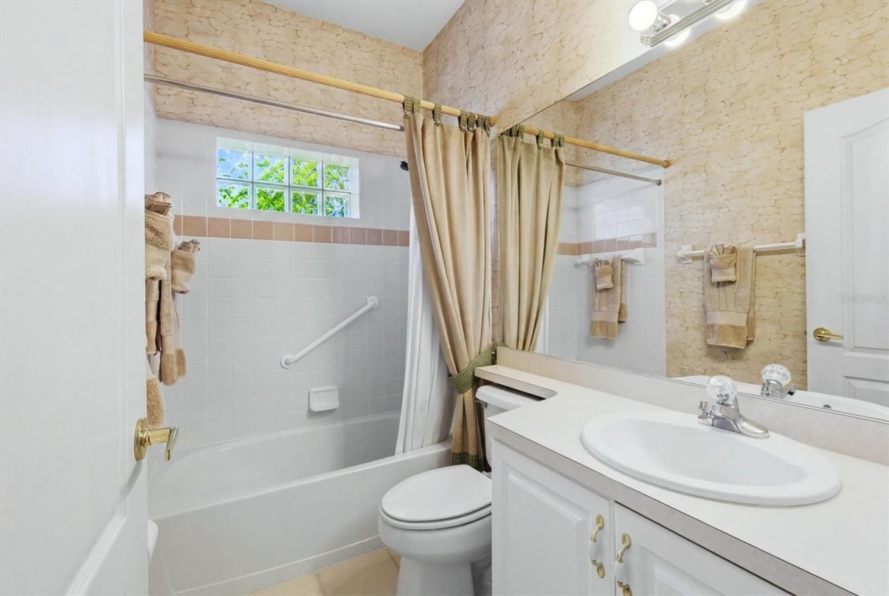 9402 Forest Hills Circle, Sarasota, FL 34238 Photo