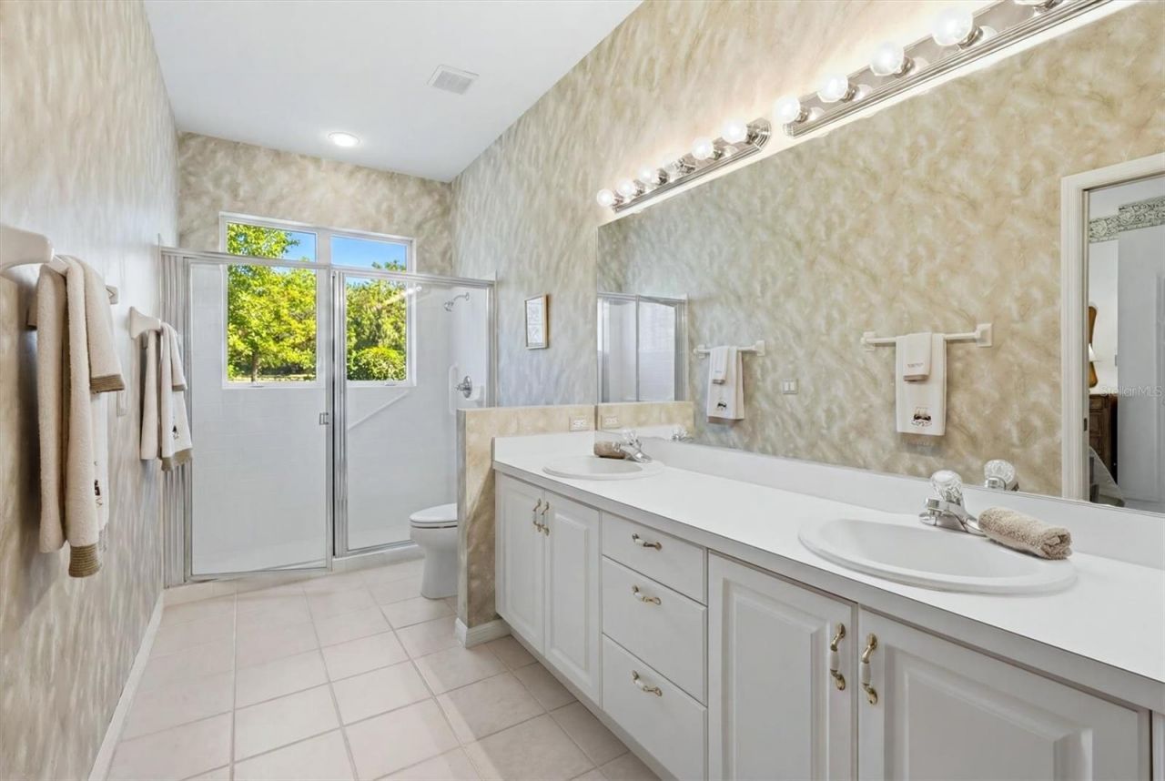 9402 Forest Hills Circle, Sarasota, FL 34238 Photo