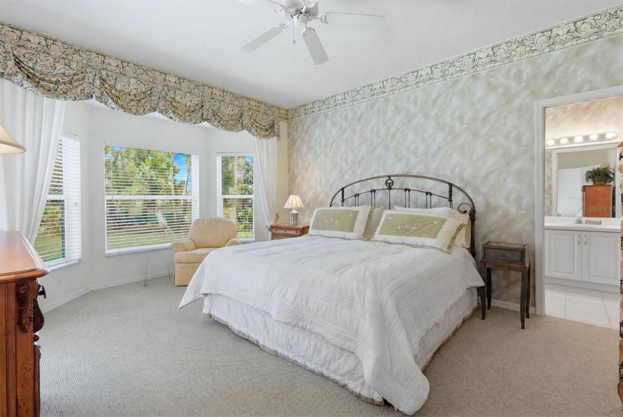 9402 Forest Hills Circle, Sarasota, FL 34238 Photo