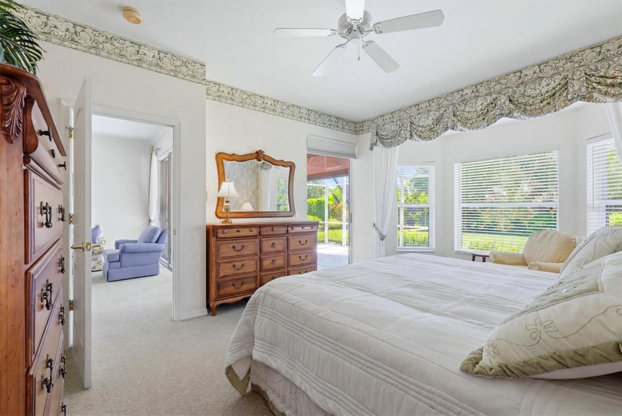 9402 Forest Hills Circle, Sarasota, FL 34238 Photo