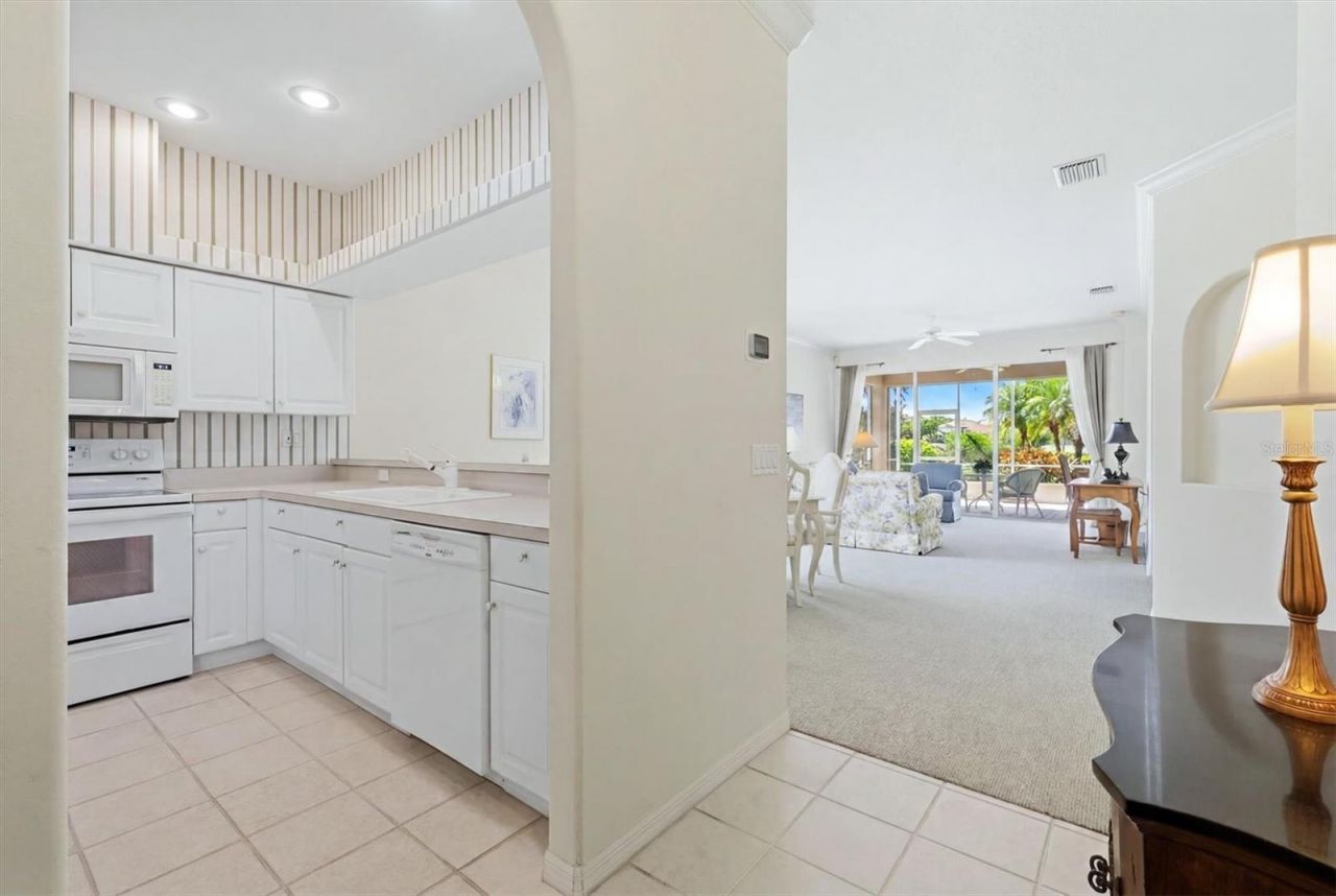 9402 Forest Hills Circle, Sarasota, FL 34238 Photo
