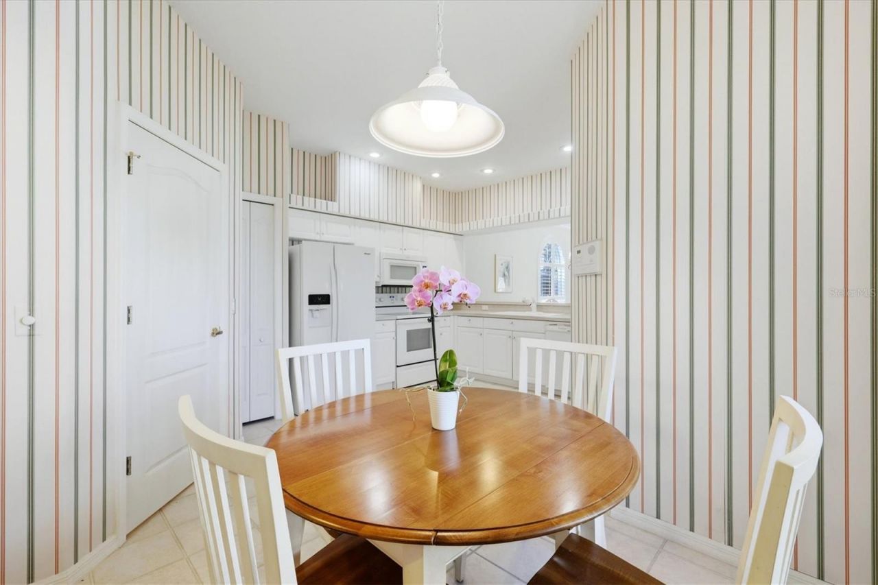 9402 Forest Hills Circle, Sarasota, FL 34238 Photo