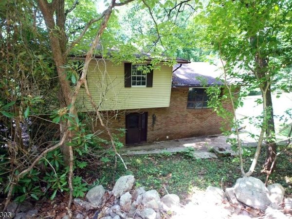 36 Mountain Lake Rd, White, NJ 07823