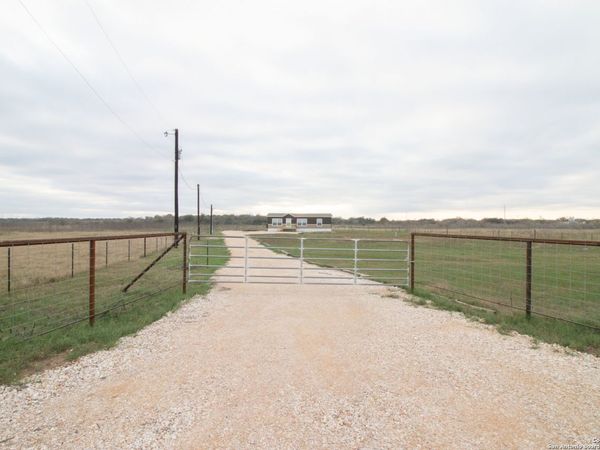 254 CR 406, Floresville, TX 78114