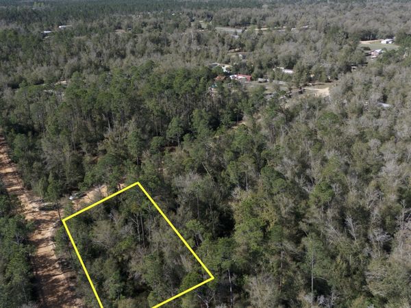 8 Dixie Avenue , Fountain, FL 32438