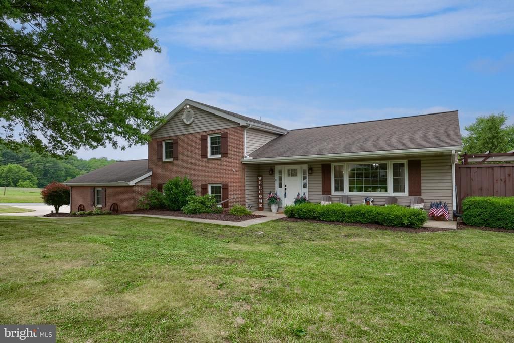 2107 Ashwood Lane, Elizabethtown, PA 17022 Main Photo