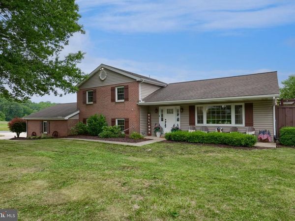 2107 ASHWOOD LANE, ELIZABETHTOWN, PA 17022