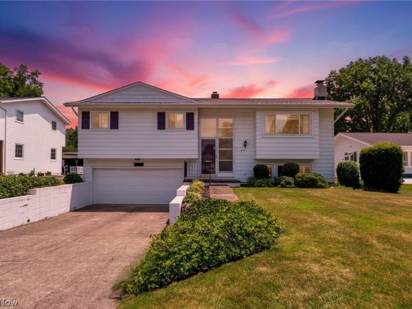 5773 Sherwood Drive , North Olmsted, OH 44070