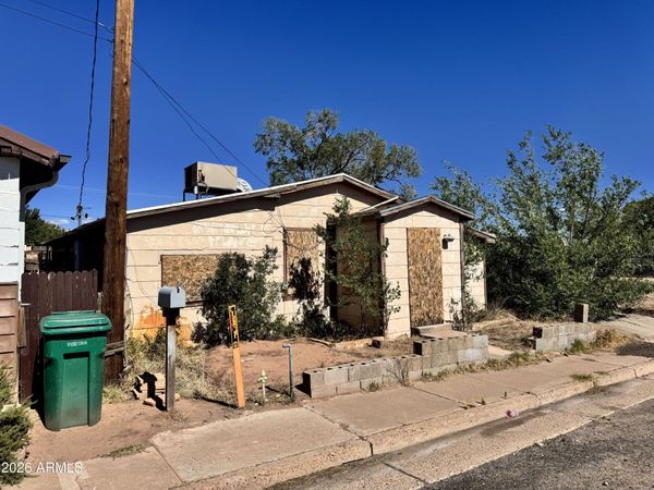 904 N 2ND Street, Holbrook, AZ 86025