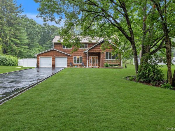 29 Wintergreen Drive, Melville, NY 11747
