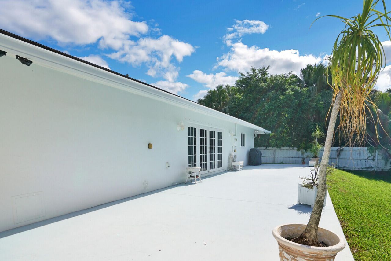 17 E Ocean Avenue, Ocean Ridge, FL 33435 Photo