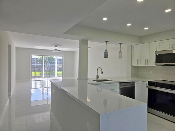 14310 Strathmore Lane, Unit 305, Delray Beach, FL 33446
