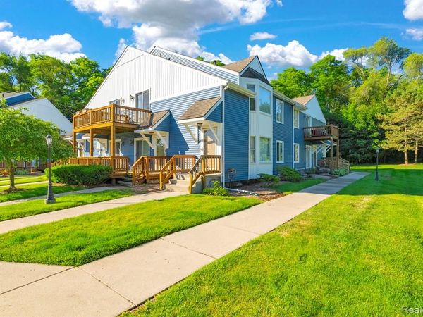 45000 Bayview Drive, Novi, MI 48377