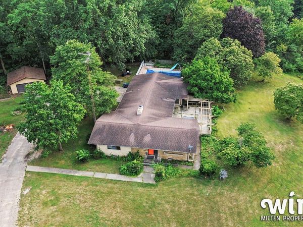 6530 Paw Paw Avenue, Coloma, MI 49038