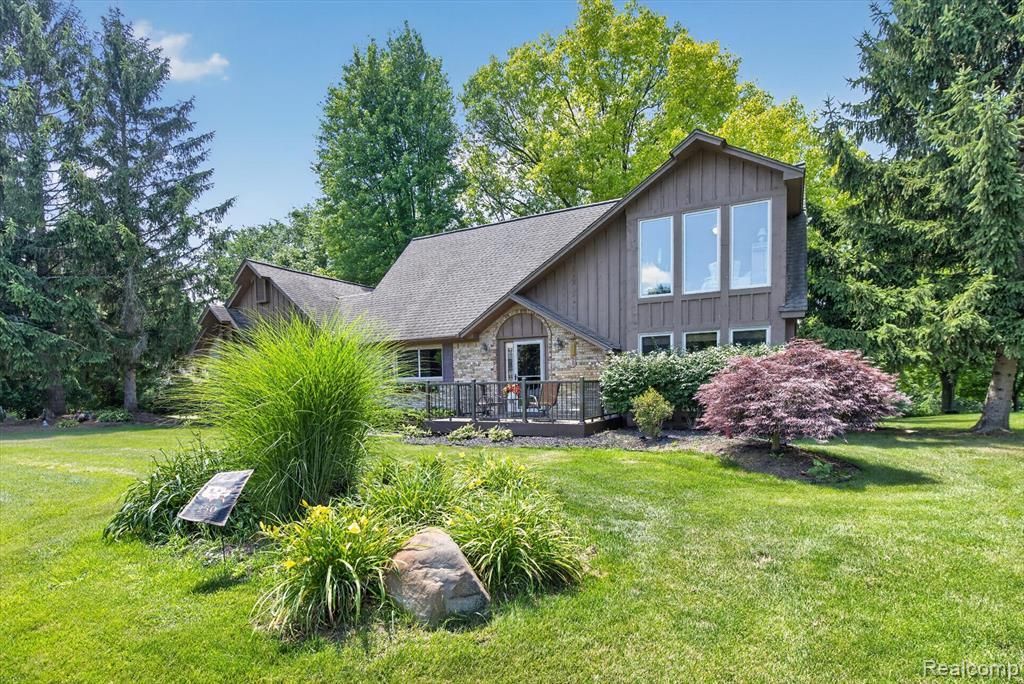 9968 Timothy Lane, Green Oak Township, MI 48178 Main Photo