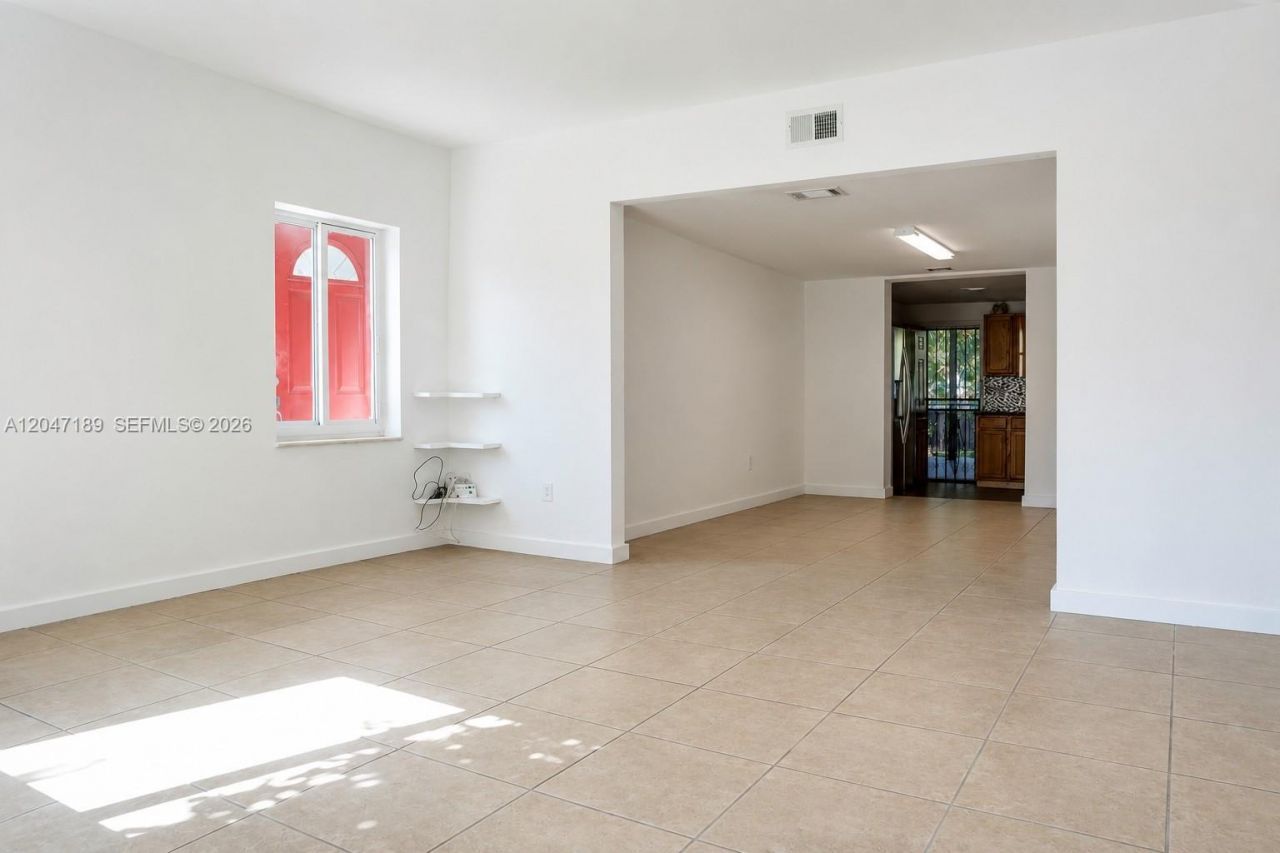 861 W 32nd St , Hialeah, FL 33012 Photo