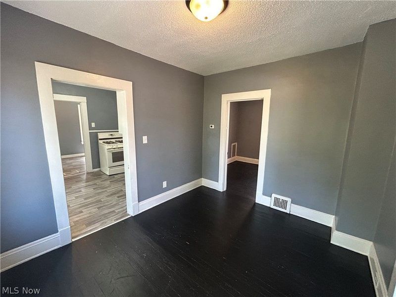 8910 Harris Avenue, Cleveland, OH 44104 Photo 11