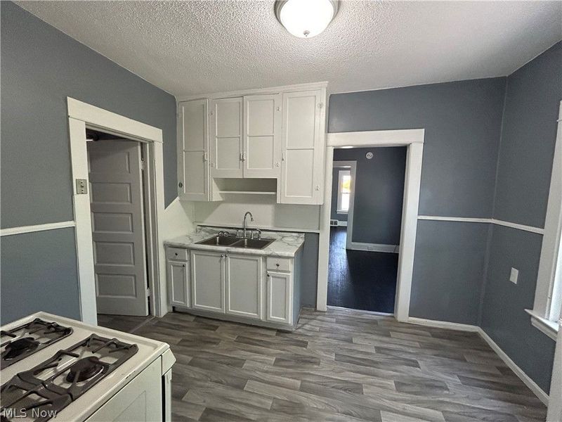 8910 Harris Avenue, Cleveland, OH 44104 Photo 17