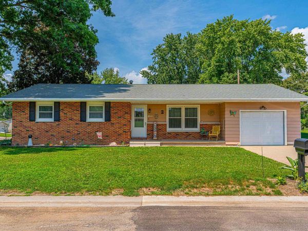 2 Houser Court, Lincoln, IL 62656