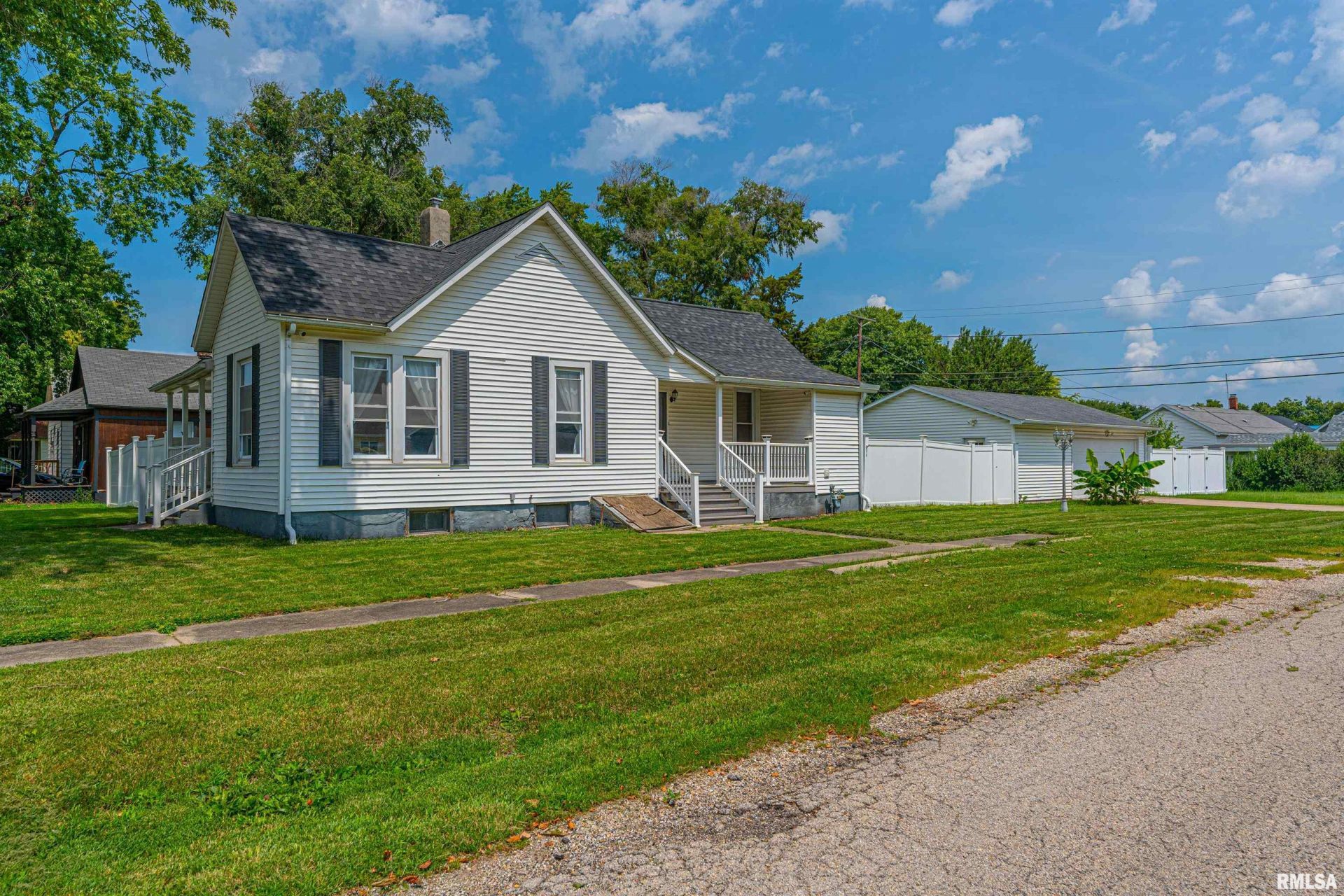 1326 Broadway Street, Lincoln, IL 62656 Main Photo