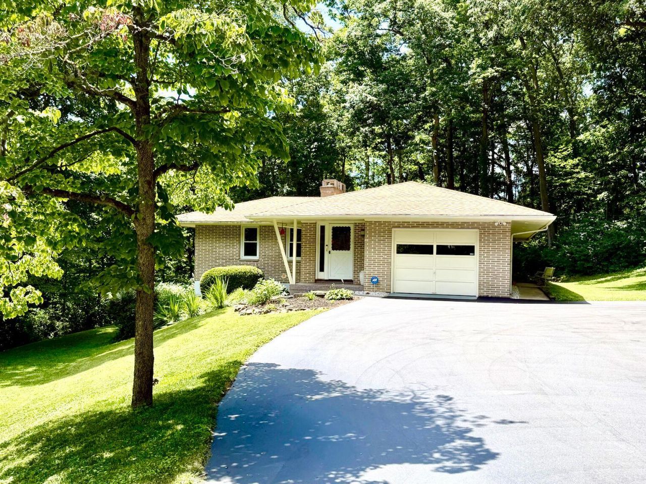 348 Shannon Drive , Chillicothe, OH 45601 Main Photo