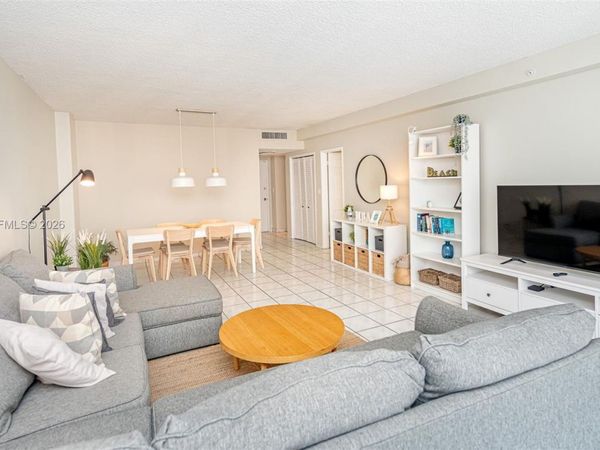 5601 Collins Ave , Unit 1517, Miami Beach, FL 33140