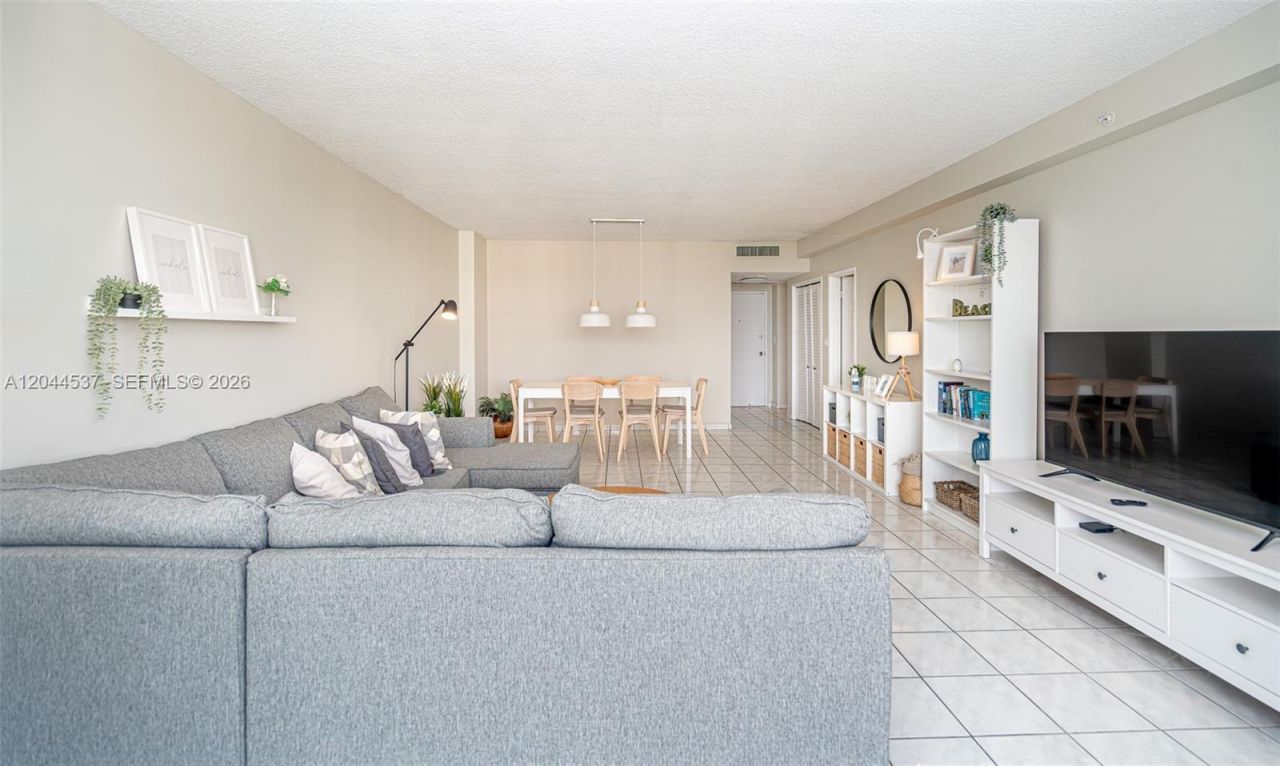 5601 Collins Ave , Unit 1517, Miami Beach, FL 33140 Photo